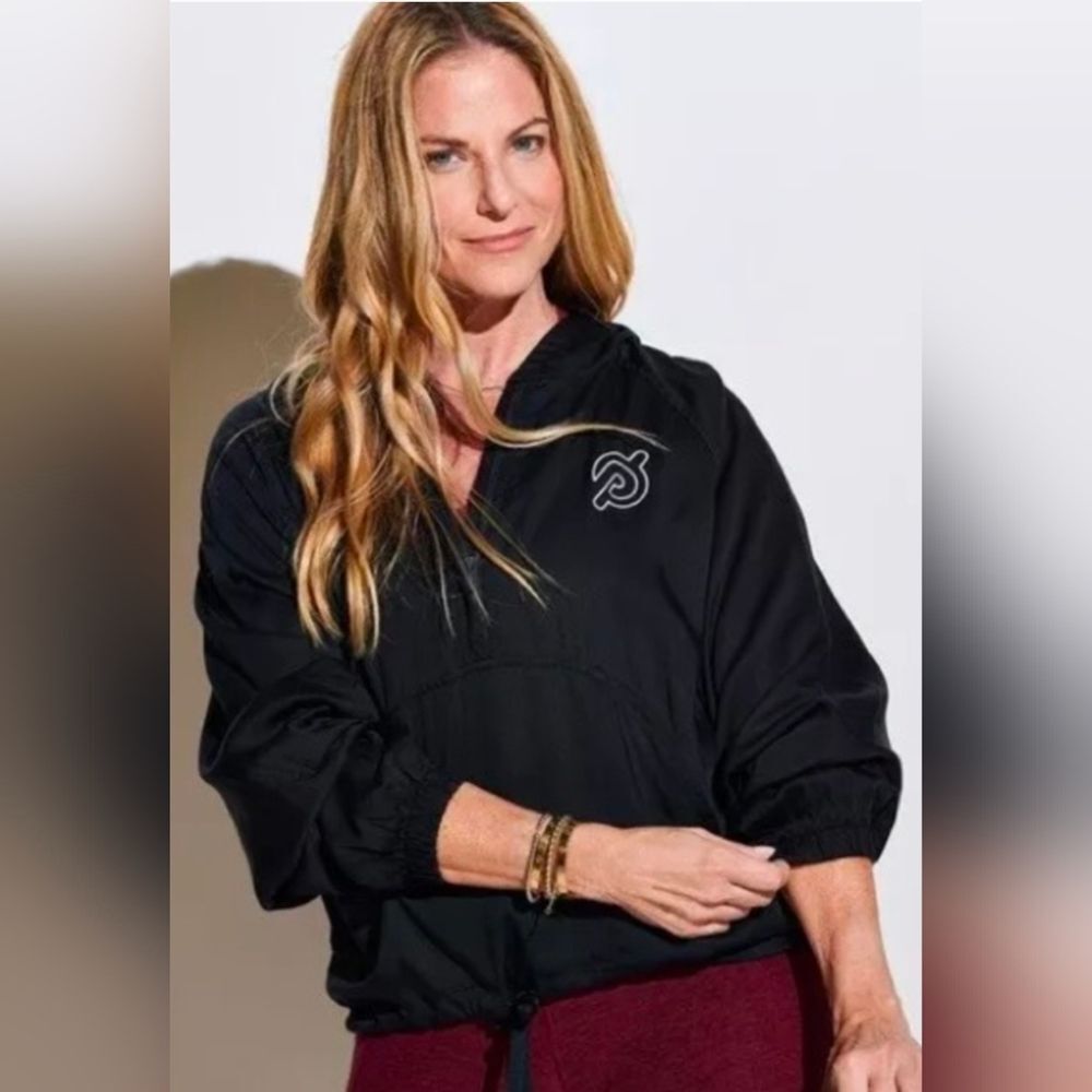 Lululemon Pelotoin City Stroll black scuba 1/2 Zip Hoodie jacket yoga size 8